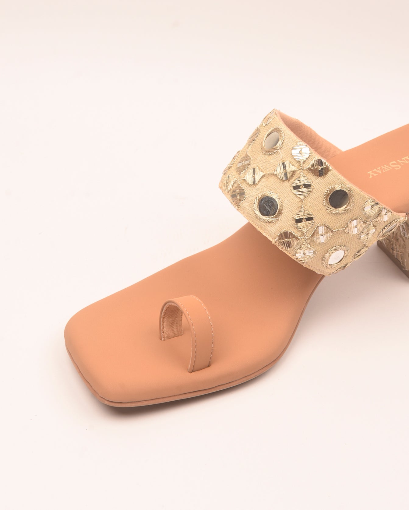 Aaina Heels