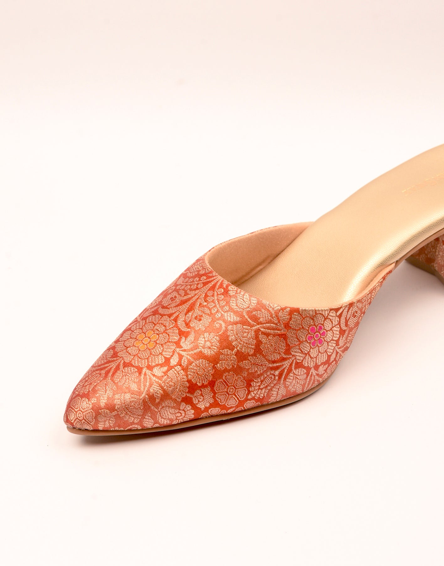 Kesri Mules