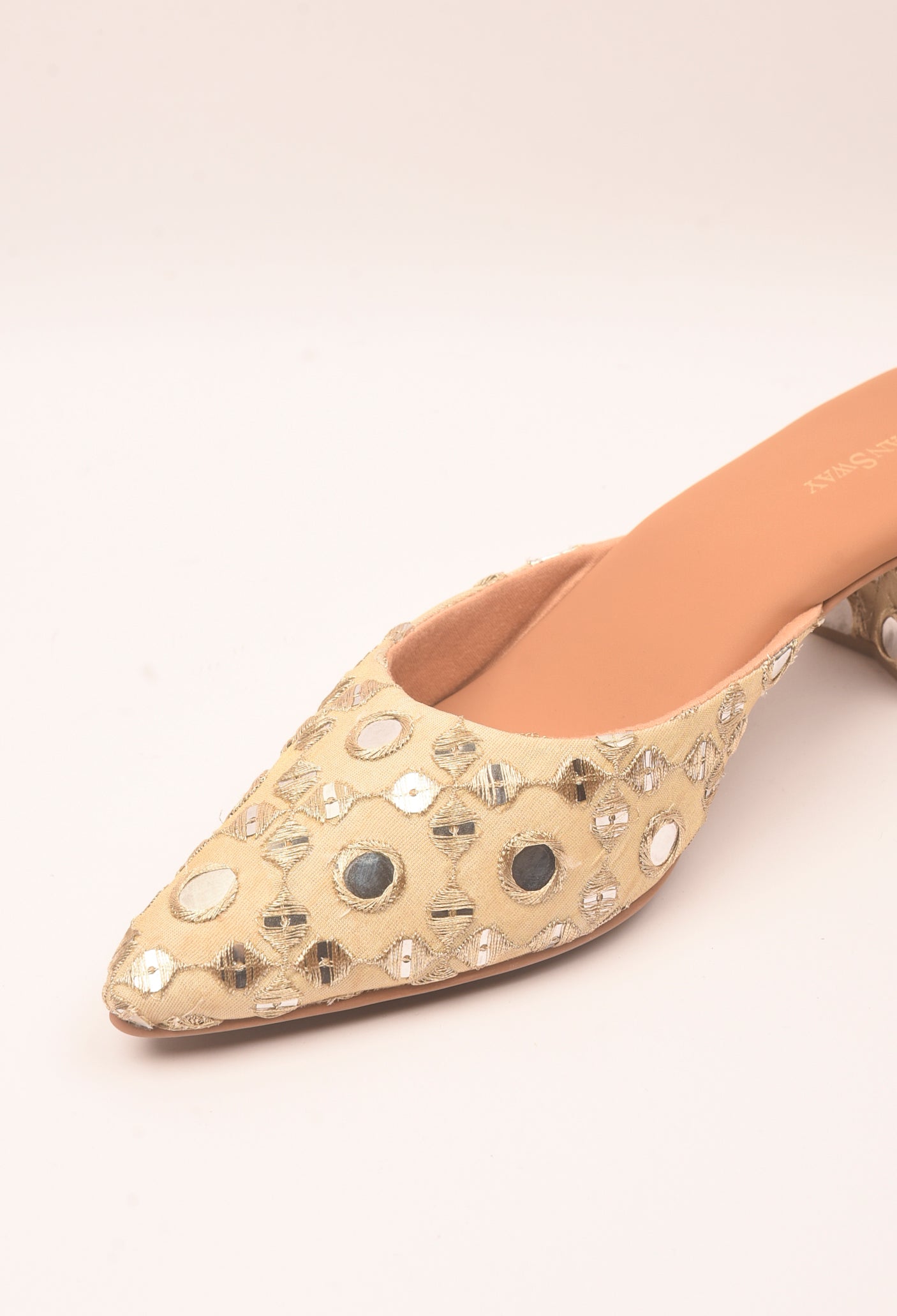 Aaina Mules